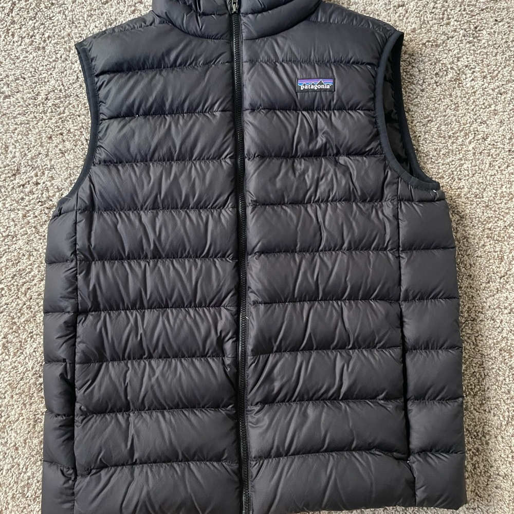 Patagonia Men's Dark Gray Quilted Vest